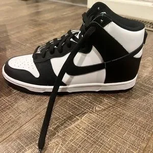 NIKE men’s panda dunks! In perfect condition never worn Size 11 Men main image 4